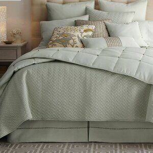 Dransfield & Ross Elizabeth Street Frost Queen Box Pleat Linen Bedskirt 22" Drop